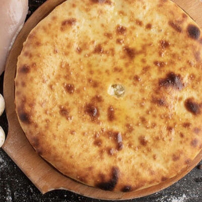 Каркджын с курицей, грибами и осетинским сыром в Осетинские пироги по цене 1890 ₽
