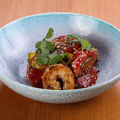 Салат с авокадо, креветками и томатами в Панчо фактори по цене 650 ₽