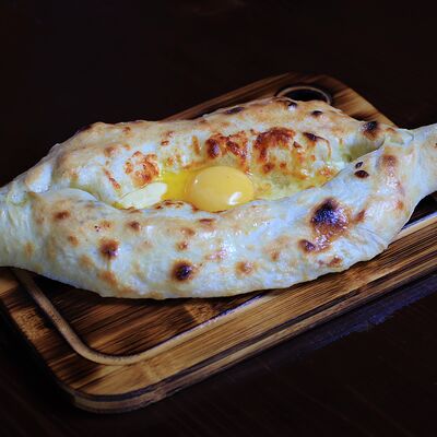 Хачапури по-аджарски в ПапаРони по цене 400 ₽