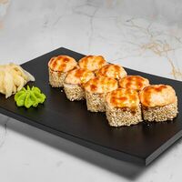 Запечённый ролл с курицей в LUXE