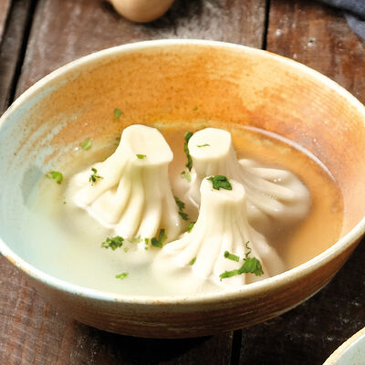 Куриный бульон с мини-хинкали в Гамарджоба по цене 470 ₽