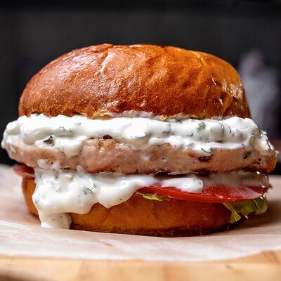 Чикен бургер Лайт Классик в Meal me по цене 420 ₽