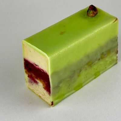 Пирожное Фисташка-вишня в Просто Азия x Десертория по цене 420 ₽