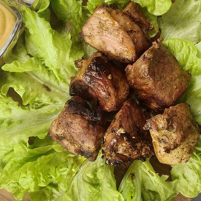 Шашлык из свиной шеи в Мужчина готовит по цене 455 ₽