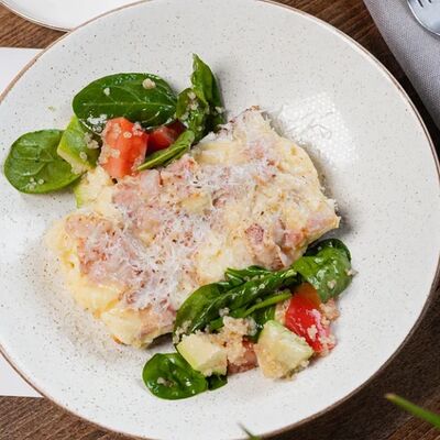 Бриошь со скремблом и беконом в More More по цене 665 ₽