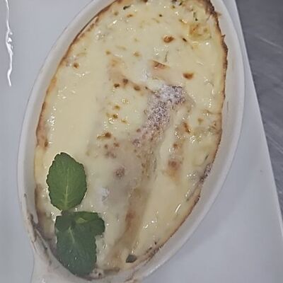 Блинчики с творожным сыром и грушей, запеченные под сливочным соусом в Panama City по цене 419 ₽