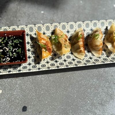 Геза свинина-креветка в Kazoku по цене 790 ₽