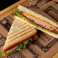 Сэндвич с ветчиной и сыром в Шницель