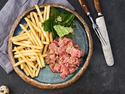 Тартар из тунца c картофелем фри в Mojo по цене 580