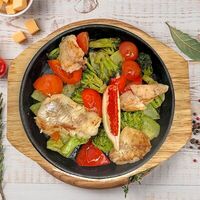Филе морского окуня с овощами в Солянка