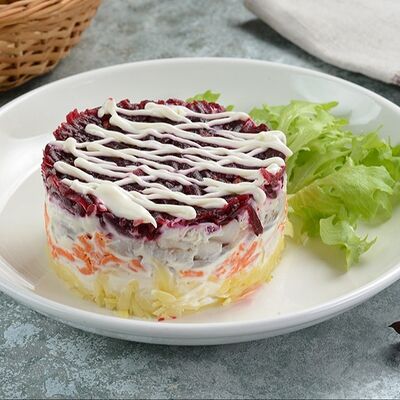 Сельдь под шубойв Кафе уют по цене 270 ₽