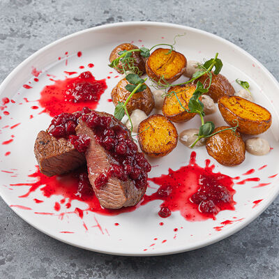 Филе-миньон в брусничном соусе в Terra&Mare по цене 1200 ₽