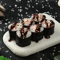 Маки с угрем, креветкой и сыром в Oh Мy Crab!