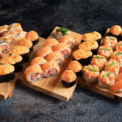 Набор Праздничный в Вкусно Суши по цене 3649