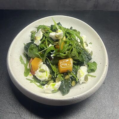 Салат с запеченной тыквой и рикоттой в Лось Лосось по цене 530 ₽