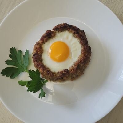 Бифштекс с яйцомв Столовая На Кольце по цене 290 ₽