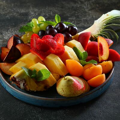 Сезонные фрукты в Пряности & Радости на Васильевском по цене 1490