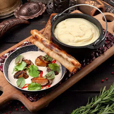 Сванский таш-миджаби с белыми грибами в баже в Генацвале на Арбате - грузинский ресторан по цене 1025 ₽