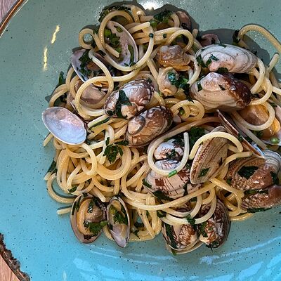 Спагетти Вонголев Laksa & Wok по цене 890 ₽