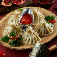 Хинкали с бараниной и сацебели в Тбилисо