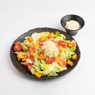 Салат Цезарь с лососем в IPPIN - Fusion Panasia по цене 530 ₽