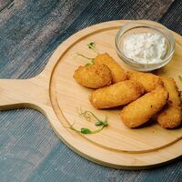 Сырные палочки с соусом тартар в Вкус кафе