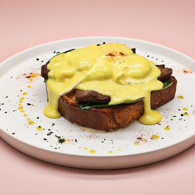 Бенедикт с ростбифом и трюфельным маслом в Еще одна кондитерская Академик по цене 890 ₽