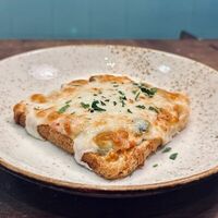 Горячий бутерброд с ветчиной и сыромв Мистер Кух