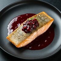 Карельская форель с брусникой в Бизон