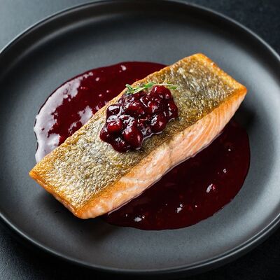 Карельская форель с брусникой в Бизон по цене 930 ₽