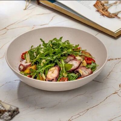 Салат с осьминогом и рукколой в Семь футов по цене 750 ₽