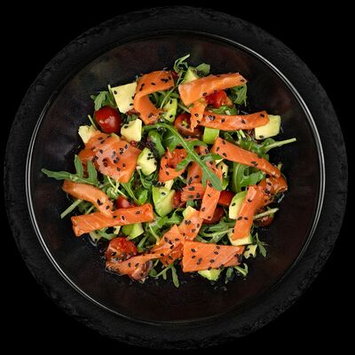 Салат с лососем в Суши Фишка по цене 595 ₽