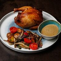 Цыплёнок корнишон с молодым картофелем в Doge