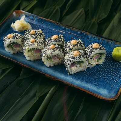 Тунец спайси с чукой в Sushi lovers по цене 690 ₽