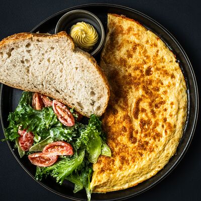 Французский деревенский омлет с сыром моцарелла в Два веселых гуся по цене 565 ₽