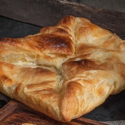 Хачапури из слоеного теста в Кацо по цене 565 ₽