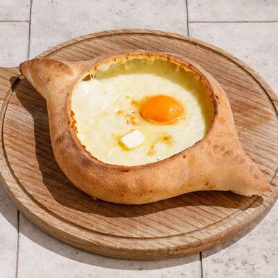 Хачапури по-аджарски в Асканели Georgian Bistro по цене 820 ₽