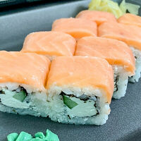 Ролл Филадельфия с огурцом в Вкусснов