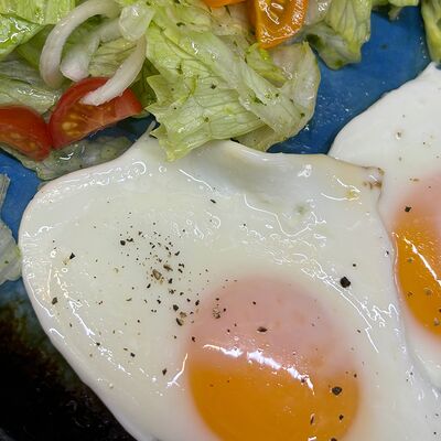 Глазунья с овощами в Андриана по цене 470 ₽