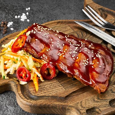 Свиные рёбрышки BBQ в Раки-кусаки по цене 890 ₽