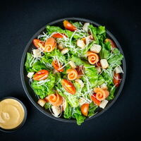 Цезарь с лососем в Sushiman
