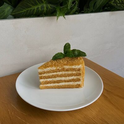 Медовик в Мидийное место по цене 450 ₽