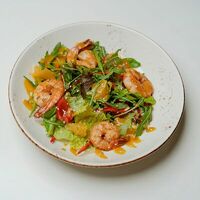 Салат с креветками и заправкой из манго в Harbor