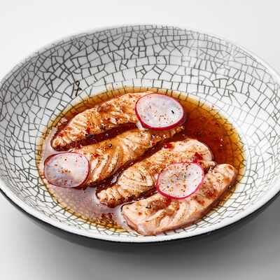 Севиче из лосося с чили-юдзу в Mojo по цене 550