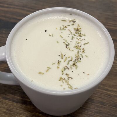 Раф с апельсином и розмарином в Знакомые лица по цене 340 ₽