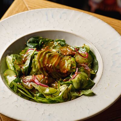 Большой зеленый салат с авокадо и цукинив Brera по цене 810 ₽