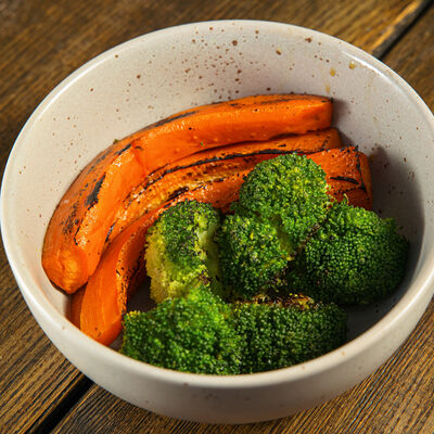 Брокколи и морковь на гриле в Потроха по цене 289