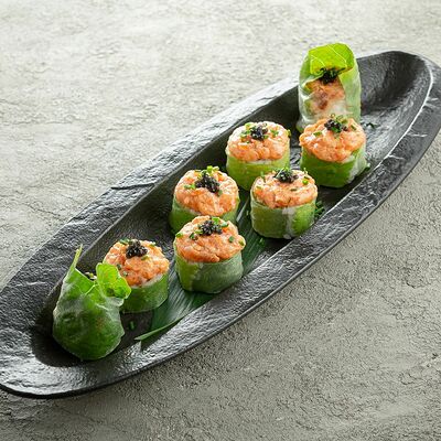 Фреш-ролл с острым лососем в Склад 22 по цене 590