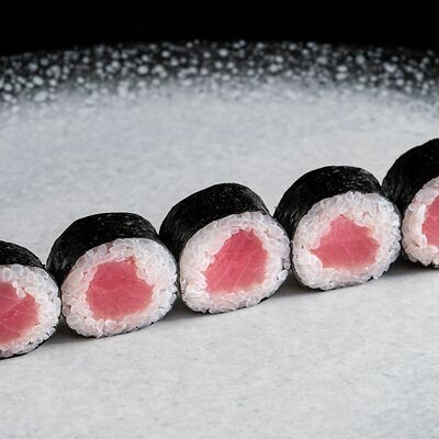 Ролл с тунцом в Lucky fish по цене 270 ₽