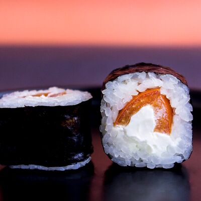 Томато-маки в SushiShark по цене 190 ₽